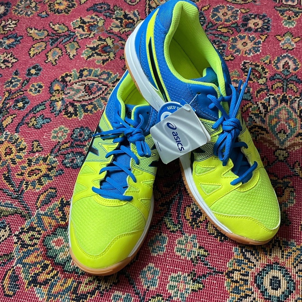 NWT ASICS  Gel Upcourt Sport Shoe